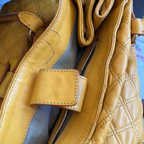 MARC JACOBS RARE mustard yellow calfskin quilted leather shoulder purse. - Picture 14 of 16